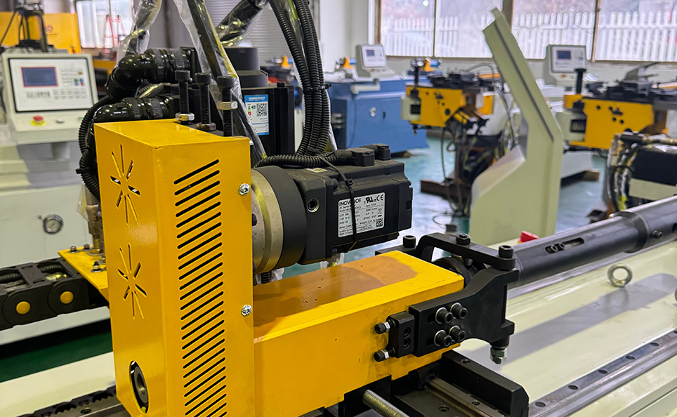 W pełni automatyczna giętarka do rur CNC serii SS W pełni automatyczna giętarka do rur CNC serii SS