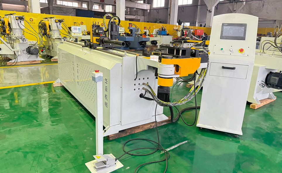 W pełni automatyczna giętarka do rur CNC serii SS W pełni automatyczna giętarka do rur CNC serii SS