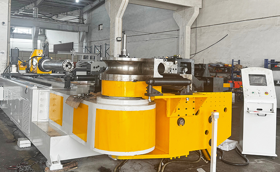 W pełni automatyczna giętarka do rur CNC serii L ze sterowaniem serwohydraulicznym