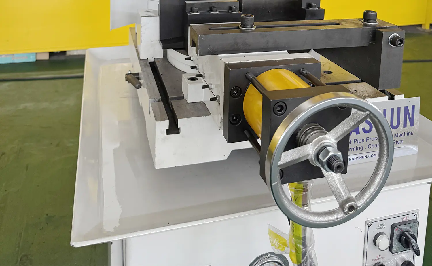 Półautomatyczna hydrauliczna piła tarczowa do metalu serii V Półautomatyczna hydrauliczna piła tarczowa do metalu serii V