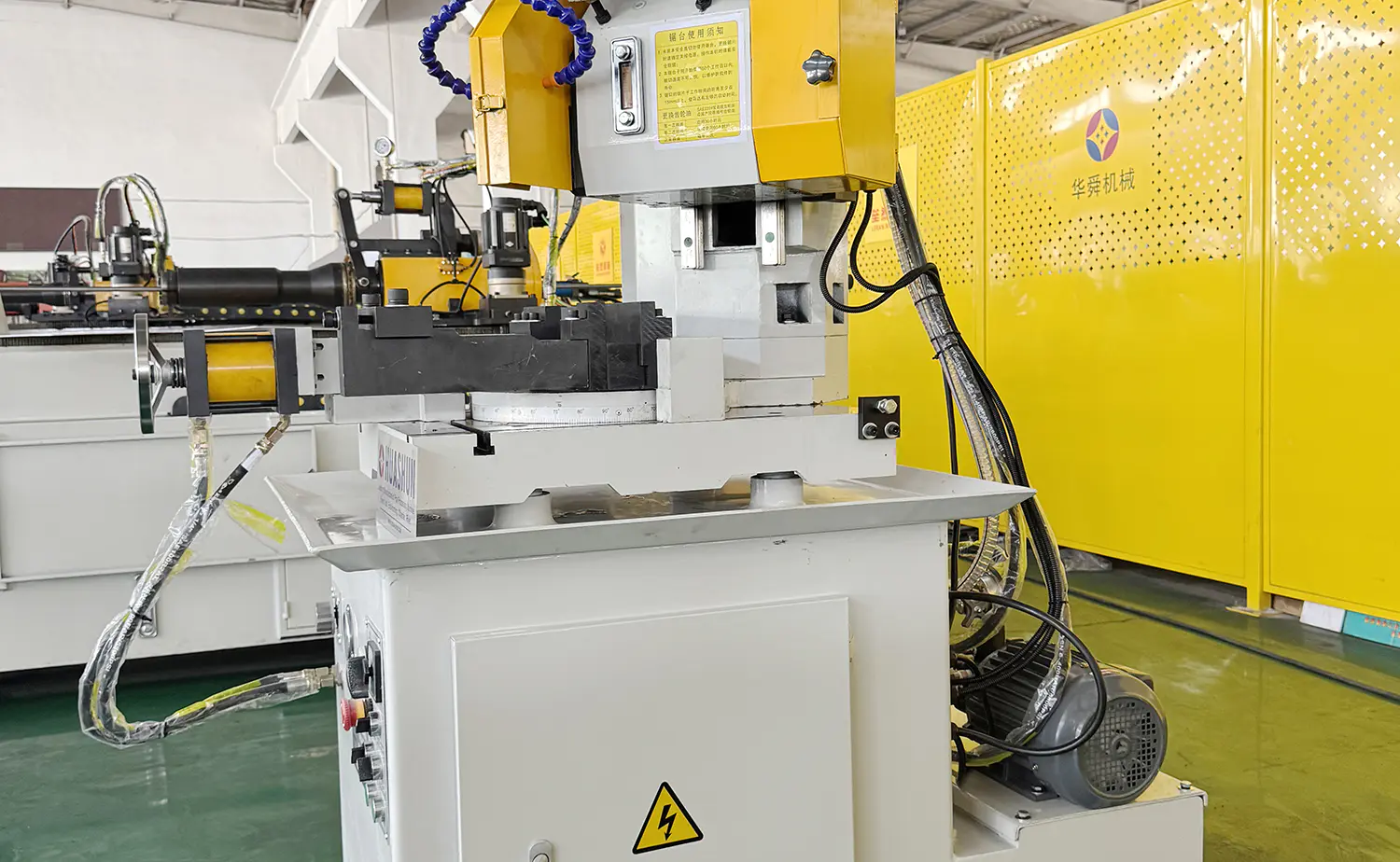 Półautomatyczna hydrauliczna piła tarczowa do metalu serii V Półautomatyczna hydrauliczna piła tarczowa do metalu serii V