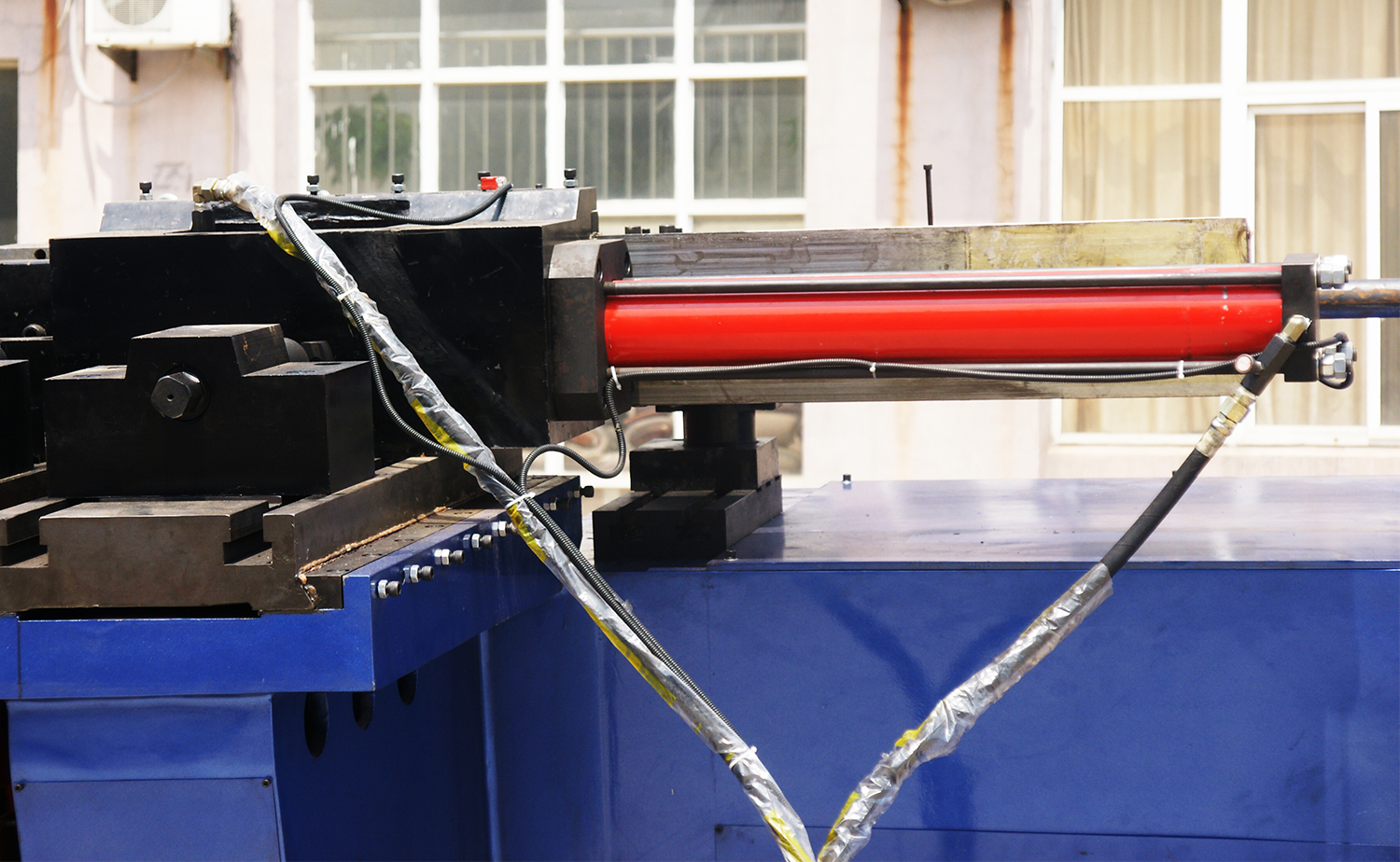 Wysokowydajna hydrauliczna maszyna do gięcia rur serii NC L Wysokowydajna hydrauliczna maszyna do gięcia rur serii NC L