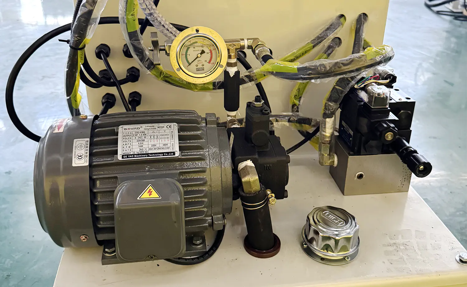 Półautomatyczna hydrauliczna piła tarczowa do metalu serii V Półautomatyczna hydrauliczna piła tarczowa do metalu serii V