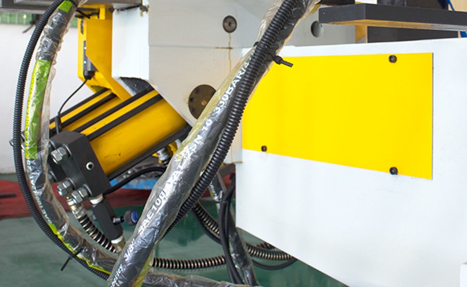 Hydrauliczna giętarka do rur z trzpieniem serii NC S z łatwym ustawieniem programu Hydrauliczna giętarka do rur z trzpieniem serii NC S z łatwym ustawieniem programu