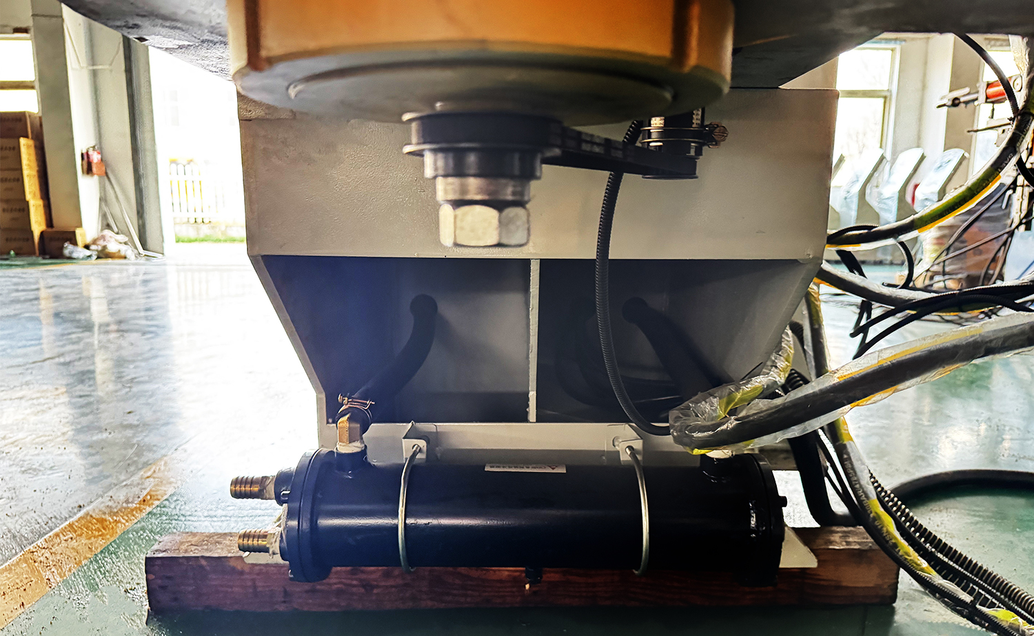 Hydrauliczna giętarka do rur serii NC M ze sterowaniem trzpieniem Hydrauliczna giętarka do rur serii NC M ze sterowaniem trzpieniem