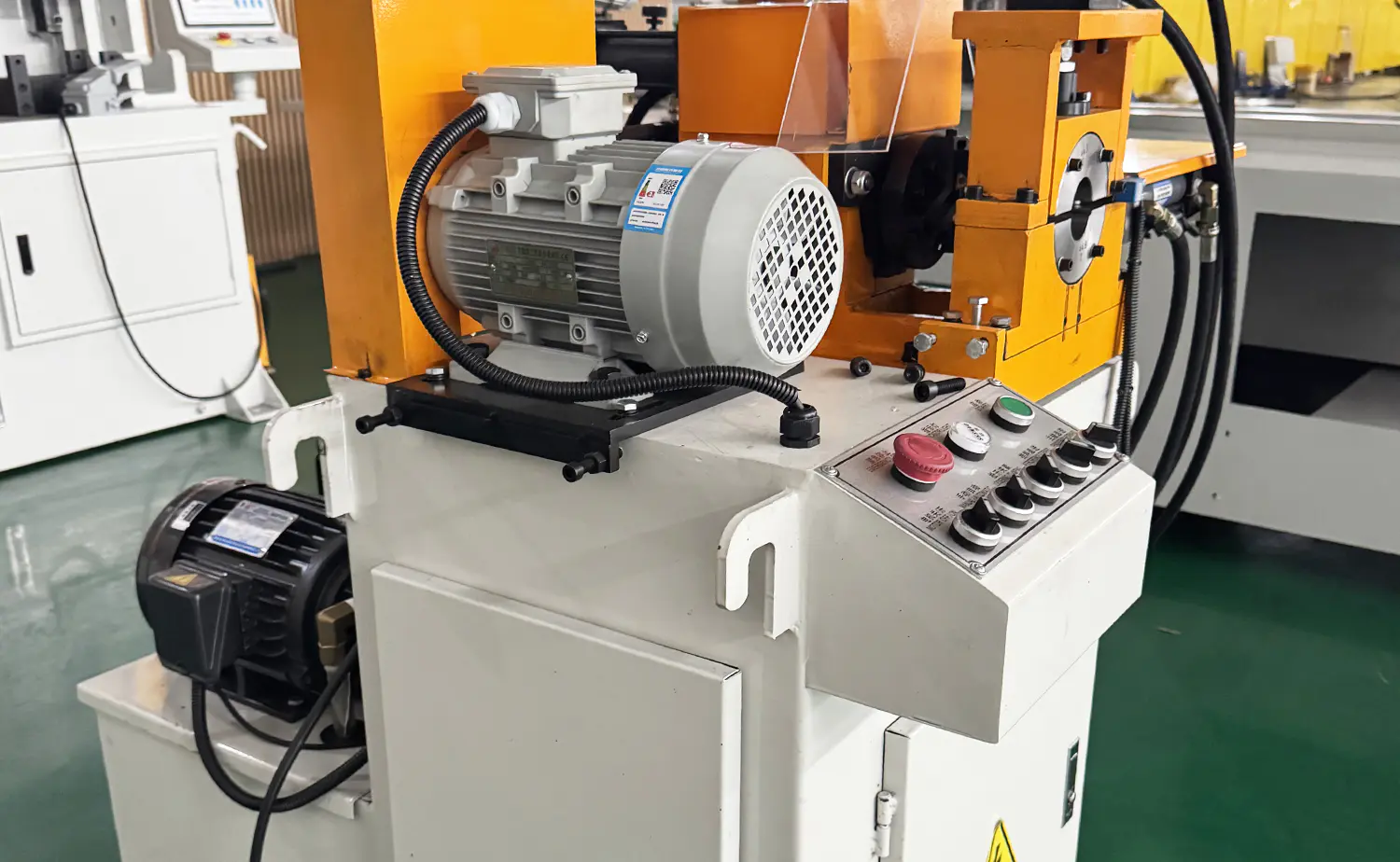 Hydrauliczna półautomatyczna maszyna do fazowania rur serii EF PV1