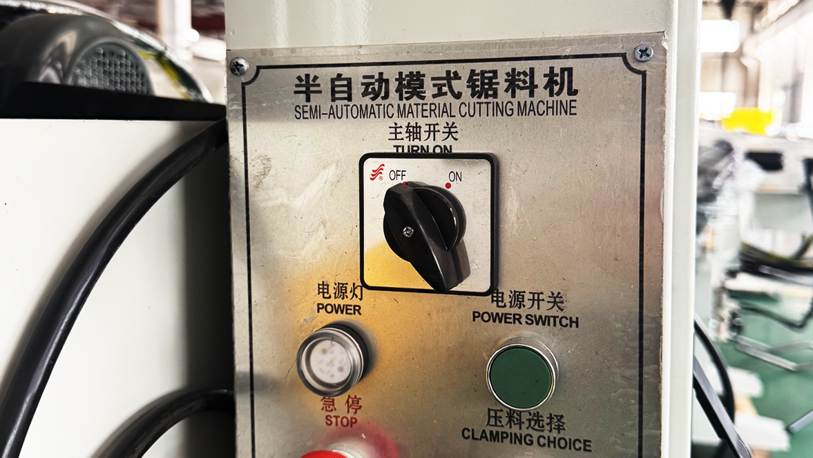 Pozioma półautomatyczna maszyna do cięcia aluminium ESH Pozioma półautomatyczna maszyna do cięcia aluminium ESH
