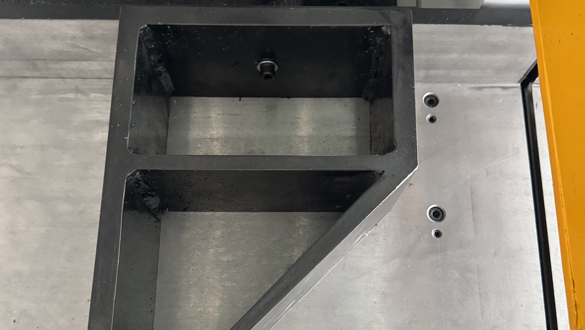 Pozioma półautomatyczna maszyna do cięcia aluminium ESH Pozioma półautomatyczna maszyna do cięcia aluminium ESH