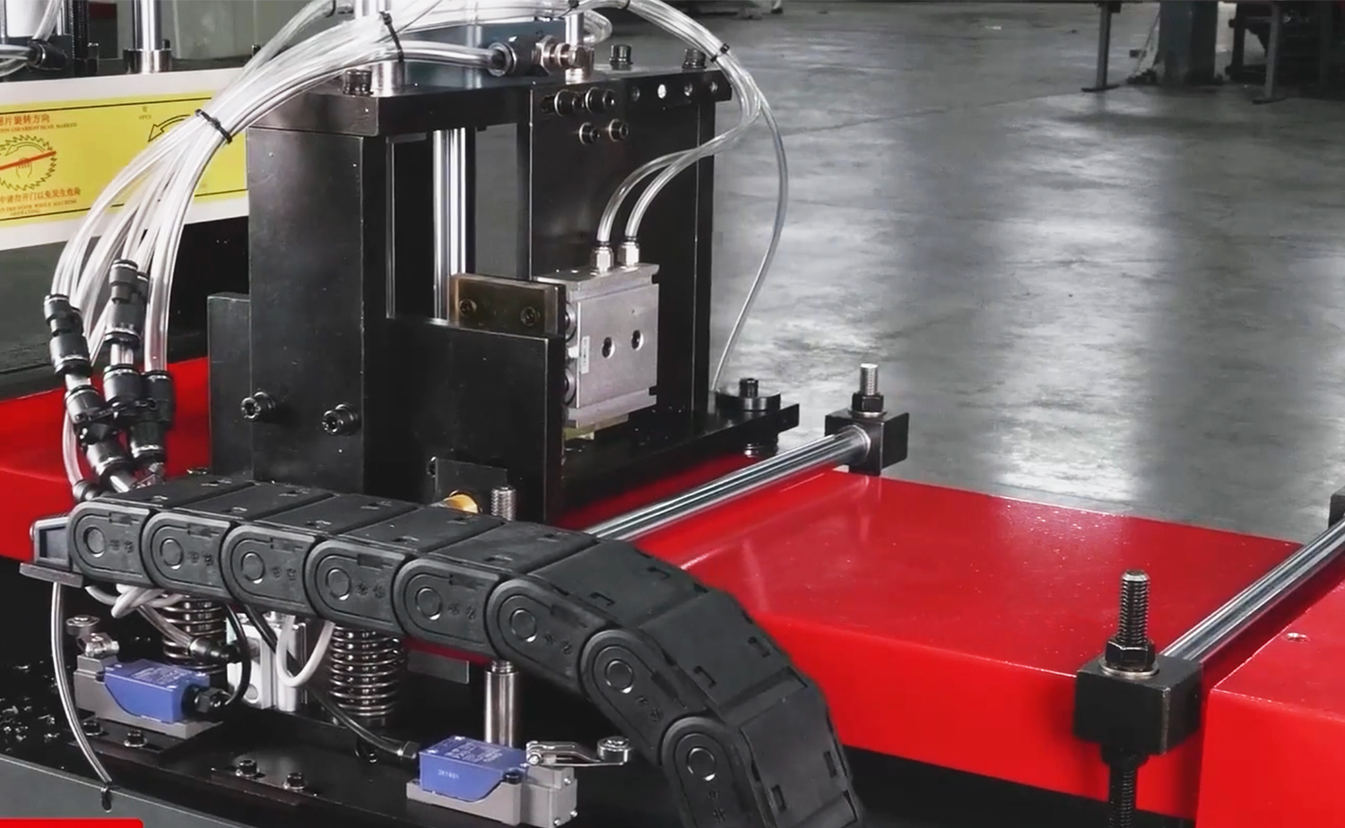 W pełni automatyczna maszyna do cięcia aluminium i miedzi serii CNC455 W pełni automatyczna maszyna do cięcia aluminium i miedzi serii CNC455