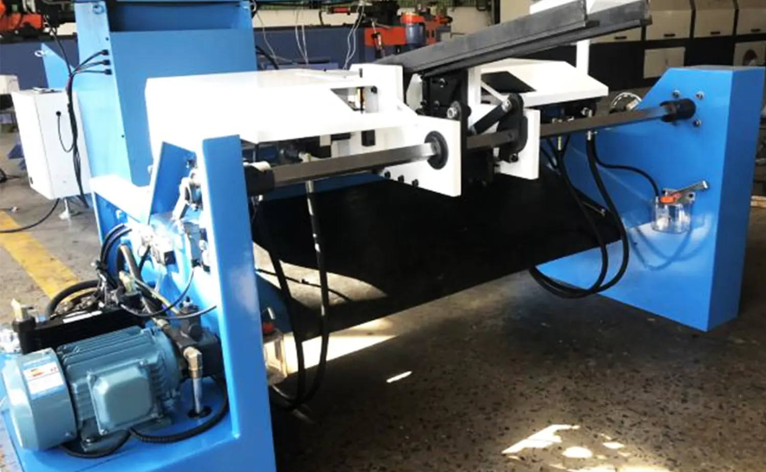 Hydrauliczna maszyna do fazowania rur z podwójną głowicą serii DEF PV Hydrauliczna maszyna do fazowania rur z podwójną głowicą serii DEF PV