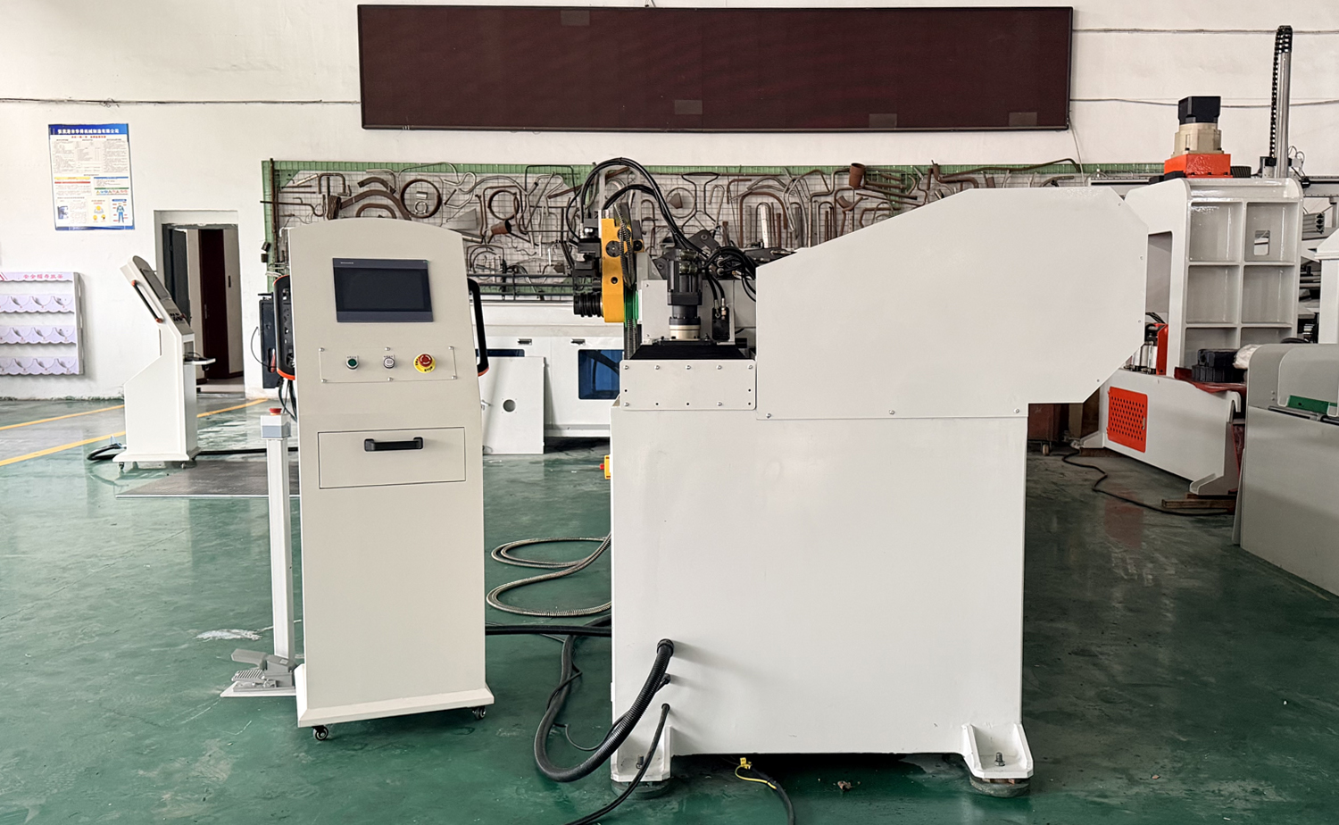 Giętarka do rur DB CNC z podwójną głowicą Giętarka do rur DB CNC z podwójną głowicą